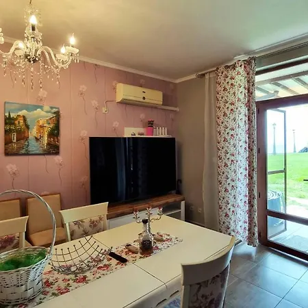 къща на брега на морето влас, Garden Of Eden Apartament Święty Włas