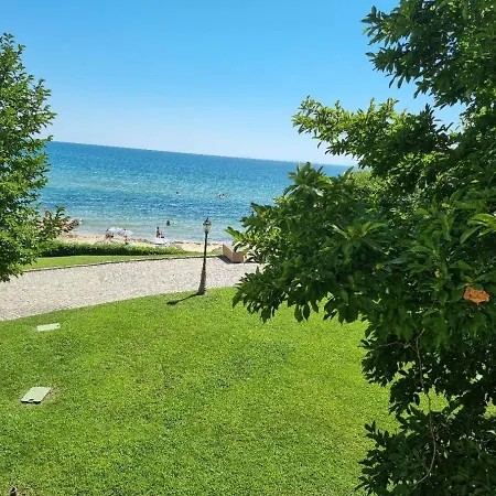 къща на брега на морето влас, Garden Of Eden Apartament *