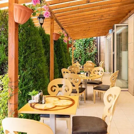 къща на брега на морето влас, Garden Of Eden Apartament *